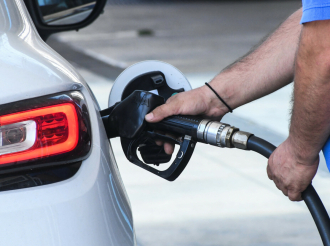 Fuel Pass: Βήμα – βήμα πώς θα πάρουν την επιδότηση οι δικαιούχοι